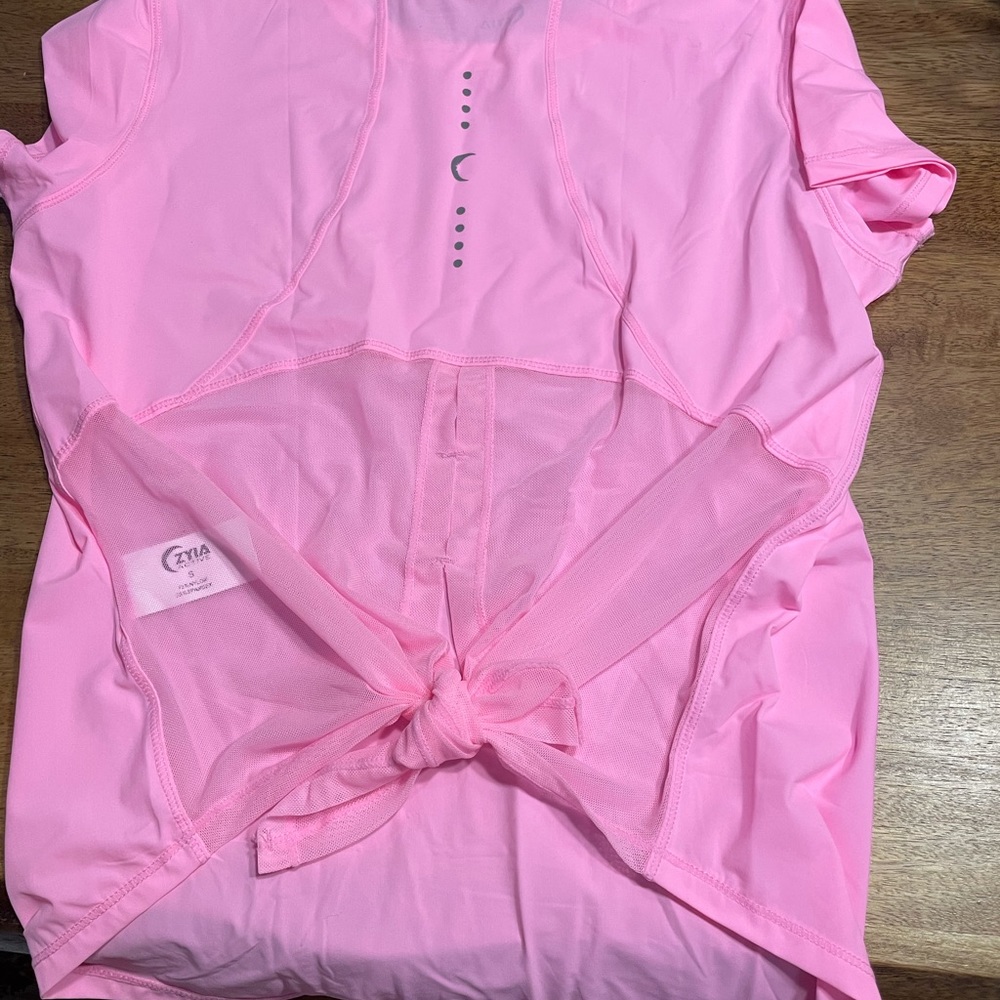 Zyia NWT mesh panel T-shirt